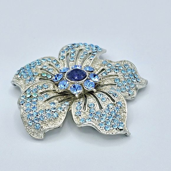 Vintage Flower Brooch Hibiscus Floral Blue Rhinestone Silver Tone MISSING STONES - Picture 4 of 9